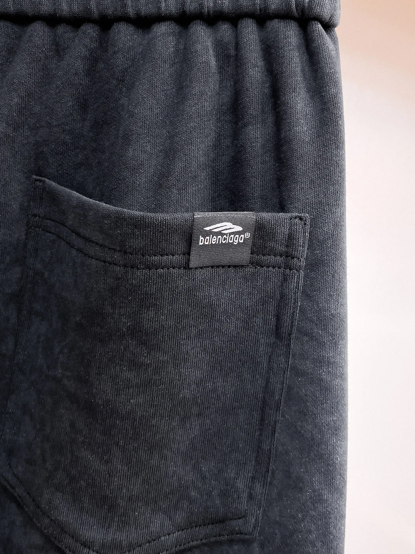 Balenciaga 🆕2026 Autumn and Winter New Arrival Casual Pants! The official website will be released simultaneously. Brand Classic LOGO casual pants, customized fabrics, excellent comfort and strong touch. Highly recognisable, perfect appearance and craftsmanship. Size:M-3XL